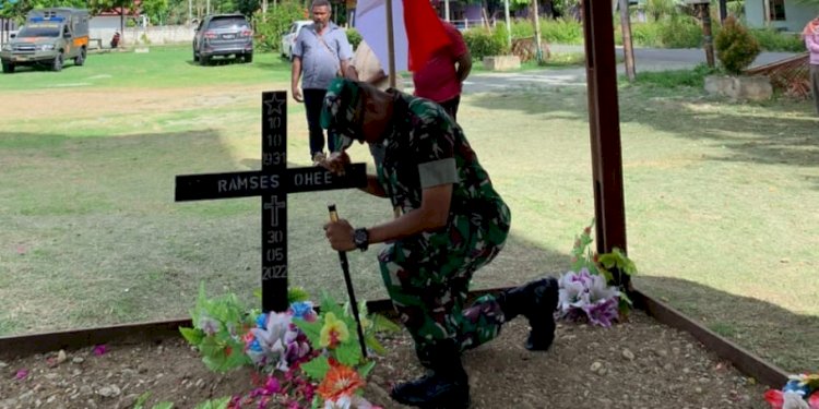 Komandan Korem 172/PWY Wamena Brigjen TNI Junita Omboh Sembiring ziarah ke makam Ramses Ohee/Net