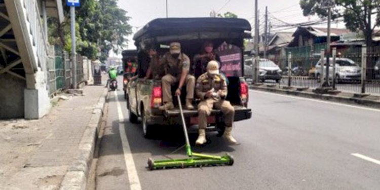 Satpol PP DKI Jakarta operasi ranjau paku/Ist