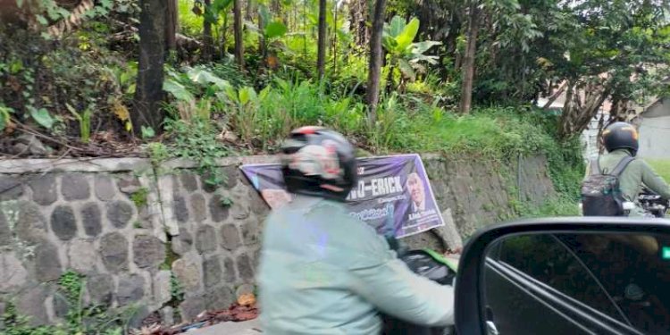  Berbagai spanduk dukungan kepada Prabowo Subianto sebagai bakal calon presiden 2024 bertebaran di Bandung Barat, Kamis (1/12).