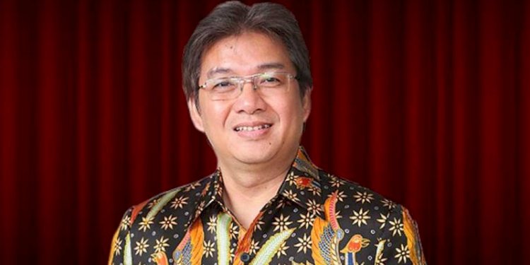  Penggagas dan pendiri Komunitas Puisi Esai Denny JA/Net