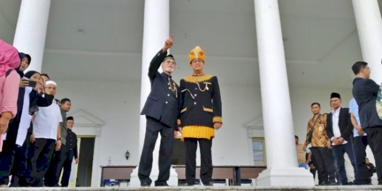 Anies Baswedan bersama Wali Nanggroe Aceh di Meuligoe Wali/RMOLAceh