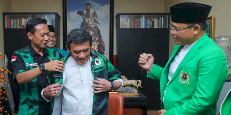 Raja dangdut Rhoma Irama sata kenakan jaket GPK PPP/RMOL