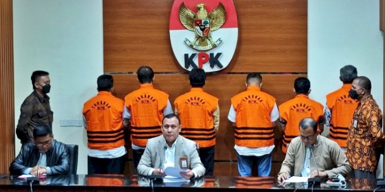  KPK resmi mengumumkan Bupati Bangkalan Abdul Latif Amin Imron dan lima kepala dinas di Pemerintah Kabupaten (Pemkab) Bangkalan, Jawa Timur sebagai tersangka/RMOL