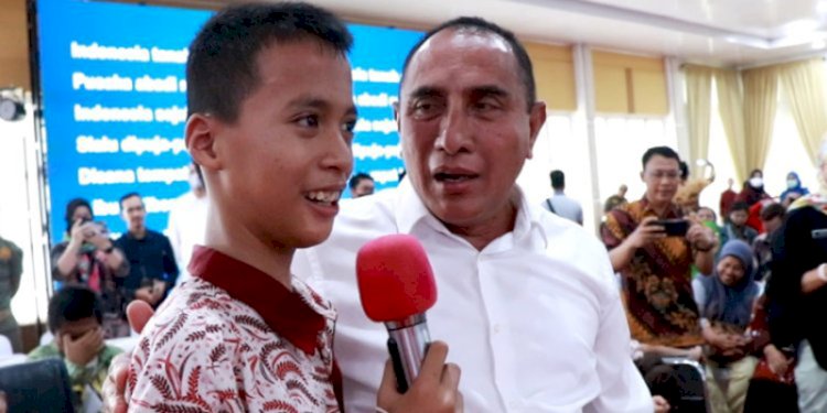 Gubernur Sumatera Utara, Rahmayadi saat berbicara dengan salah seorang anak difabel/Ist