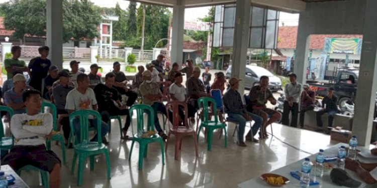 Warga Astanajapura menuntut transparansi hasil penjualan limbah/RMOLJabar