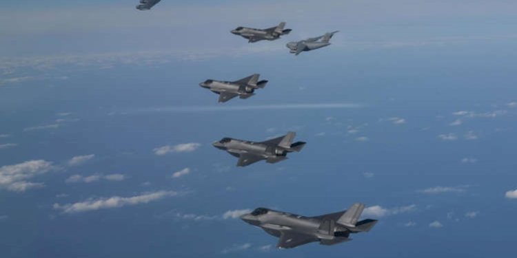  Pesawat B-52H dan C-17 AS dan F-35A Korea Selatan terbang bersama di dekat Semenanjung Korea untuk latihan angkatan udara bersama/Net
