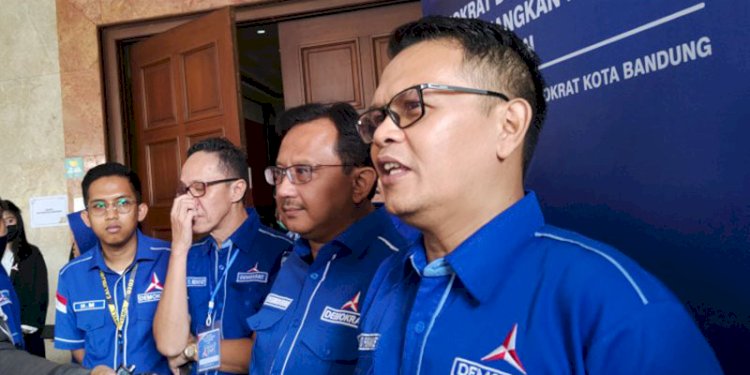 Ketua DPD Partai Demokrat Jabar Anton Sukartono Suratto dan Ketua DPC Partai Demokrat Kota Bandung Aan Andi Purnama/RMOLJabar