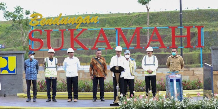 Presiden Jokowi saat meresmikan Bendungan Ciawi dan Bendungan Sukamahi di Kabupaten Bogor, Jawa Barat, Jumat pagi (23/12)/RMOL