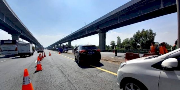 Contraflow diberlakukan dari kilometer 47 sampai kilometer 61 arah Cikampek jalan Tol Jakarta-Cikampek/Net