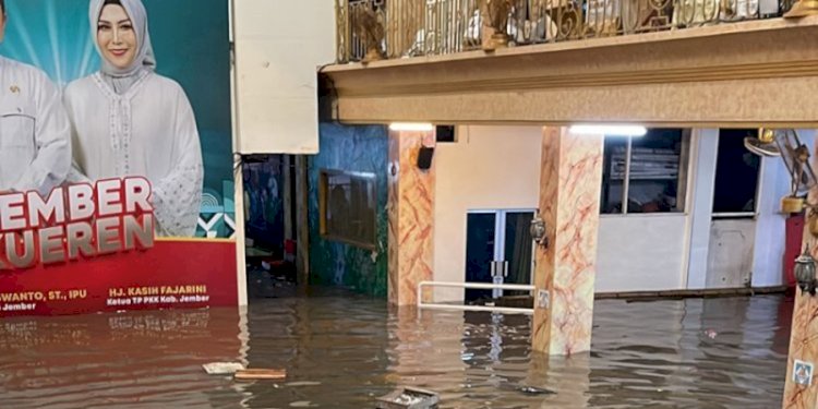 Rumah Bupati Jember Hendy Siswanto terendam banjir/RMOLJatim