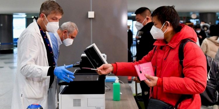 Penumpang dari China tiba di Bandara Malpensa di Milan/Net