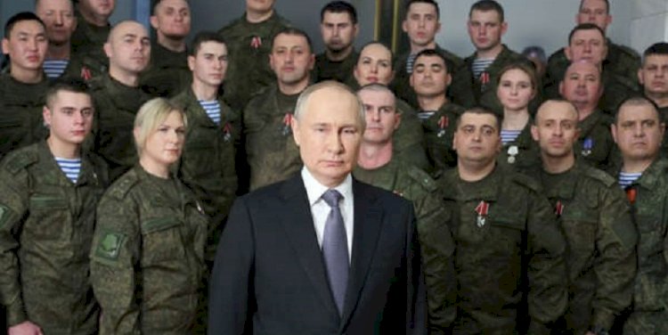 Presiden Rusia Vladimir Putin ketika memberikan pidato tahun baru 2023/Net