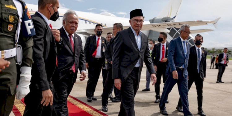 Perdana Menteri Malaysia Anwar Ibrahim ketika tiba di Bandara Soekarno-Hatta pada Minggu sore, 8 Januari 2023/Net
