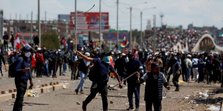  Bentrokan antara demonstran dan aparat di Peru/Net