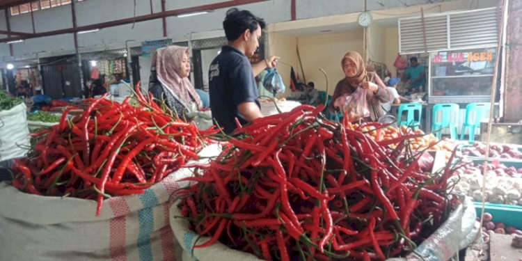 Aktivitas pedagang dan warga di pasar Al Mahirah, Banda Aceh./RMOLAceh