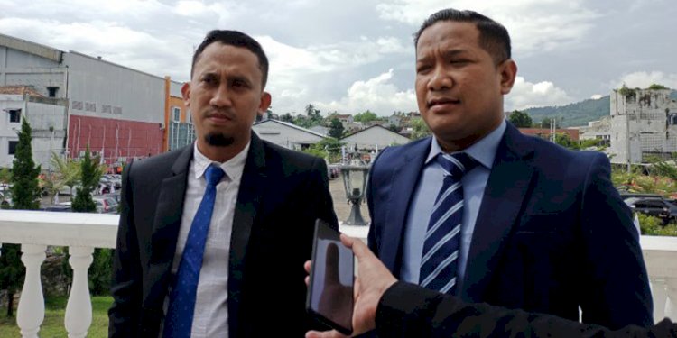 Pengacara Rektor Unila Karomani, Resmen Kadafi (kiri) dan Ahmad Handoko/RMOLLampung