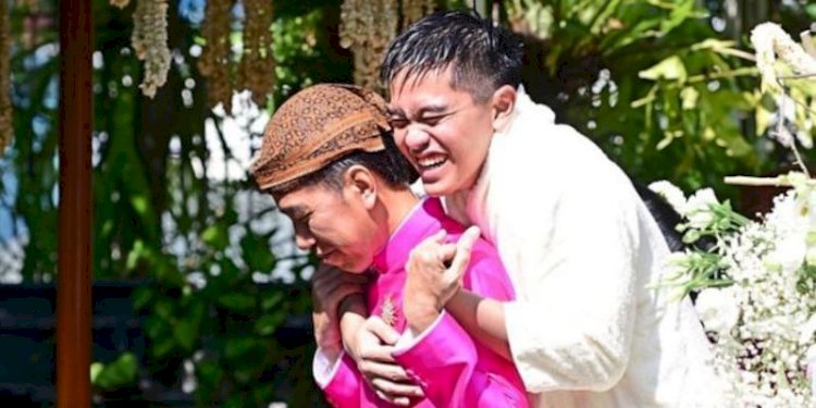  Presiden Joko Widodo saat menggendong anak bungsunya, Kaesang Pangarep/Net