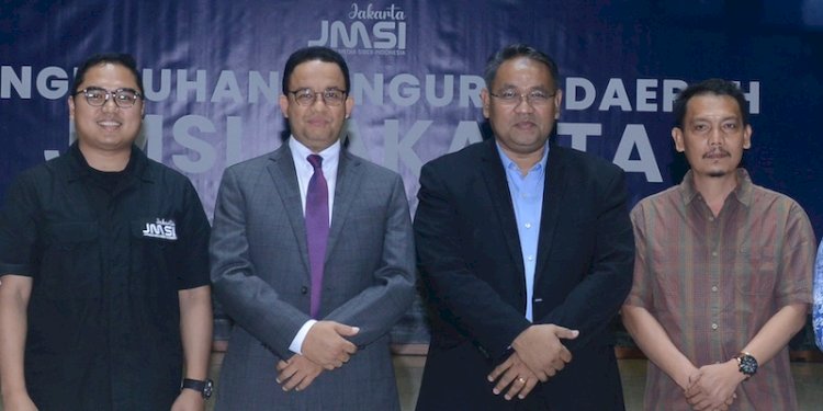 Pimpinan Kantor Berita RMOL Bengkulu yang juga Wakil Ketua Umum JMSI, Rahimandani, (paling kanan) saat mendampingi Ketua Umum JMSI Teguh Santosa (kedua dari kanan) dalam pengukuhan Pengurus JMSI DKI Jakarta yang dipimpin Fahd Pahdepi (paling kiri) di Kantor Gubernur DKI Jakarta, 2 Agustus 2022./RMOL