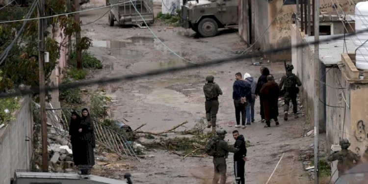 Tentara Israel menyerbu kamp pengungsi Aqabat Jabr di barat daya Jericho, Tepi Barat pada Sabtu, 4 Februari 2023/Net