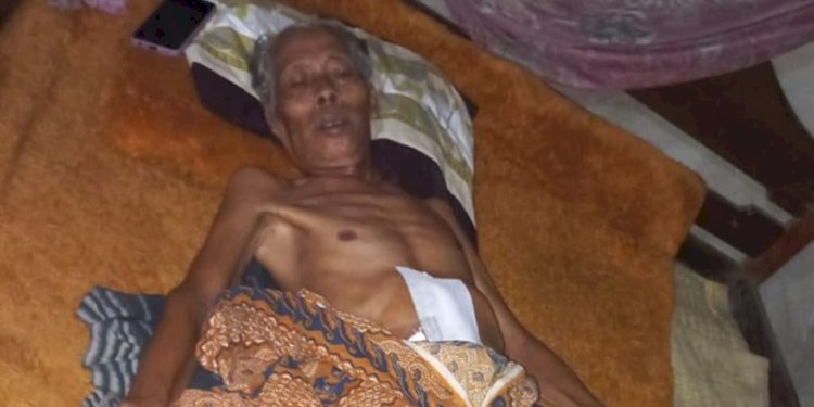 Buruh tani di OKU Timur, Midi, terbaring lemas usai menjalani operasi/Ist