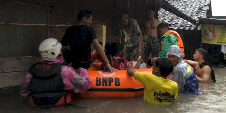 Situasi banjir yang melanda sebagian wilayah Solo dan Sukoharjo