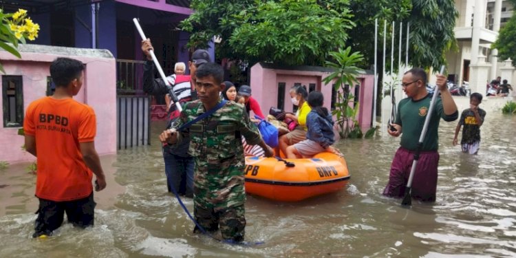 Solo Masih Kebanjiran, 4.440 Warga Pilih Mengungsi Banjir yang terjadi di Kota Surakarta sejak Jumat (17/2)/Net