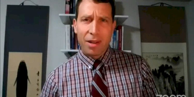  Direktur Asia Engagement of Defense Priorities AS, Lyle Goldstein selama Webinar yang digelar LESPERSSI bertajuk "How The West Military Assistance Play a Role in Ukraine Resistance to Russia?" pada Kamis, 2 Maret 2023/Zoom