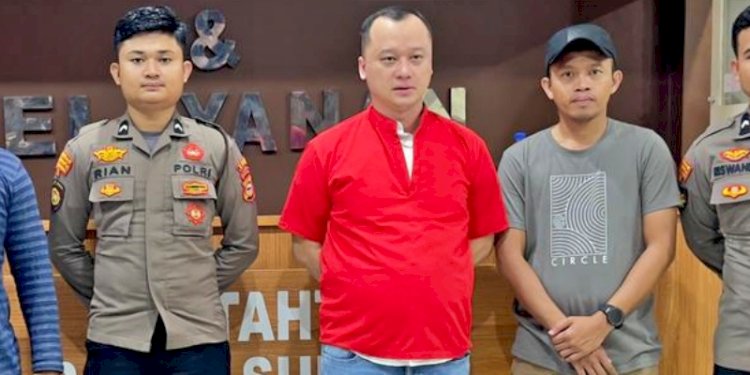 Mantan Direktur PT Citra Lampia Mandiri (CLM) Helmut Hermawan (kaus merah)/Net