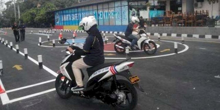 Proses ujian pembuatan Surat Izin Mengemudi (SIM)/Net