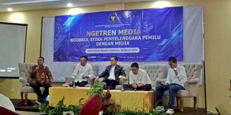Acara Ngobrol Etika Penyelenggara Pemilu (Ngetren Media) di Hotel Bukit Randu, Bandar Lampung/RMOLLampung