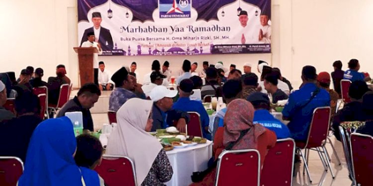 Buka puasa Oma Miharja bersama Demokrat Karawang dan para kader/RMOLJabar