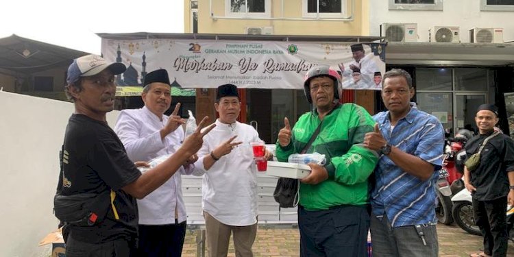 DPP Gemira bagikan takjil selama bulan Ramadhan/Ist
