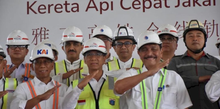 Pj Gubernur DKI, Heru Budi Hartono bersama Menko Marves Luhut Binsar Pandjaitan dan Jajajaran KAI