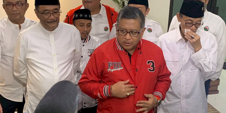 Sekjen DPP PDIP, Hasto Kristiyanto, memberi keterangan kepada awak media di Sekolah Partai PDI Perjuangan, Lenteng Agung, Jakarta Selatan, Sabtu (15/4)/RMOL