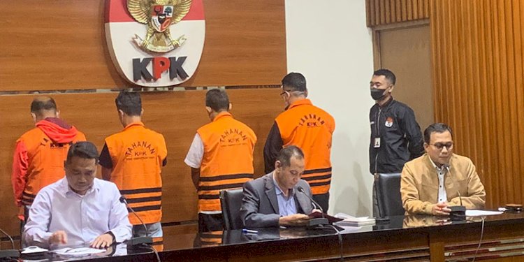 KPK menetapkan Walikota Bandung, Yana Mulyana, sebagai tersangka kasus dugaan suap proyek CCTV dan ISP/RMOL