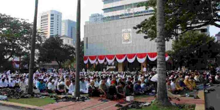 Pelaksanaan shalat Idulfitri di halaman Balai Kota DKI Jakarta beberapa waktu lalu/Ist