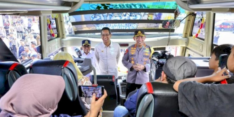 Kapolri Jenderal Listyo Sigit Prabowo melepas program Mudik Gratis Polri Presisi 2023/Ist