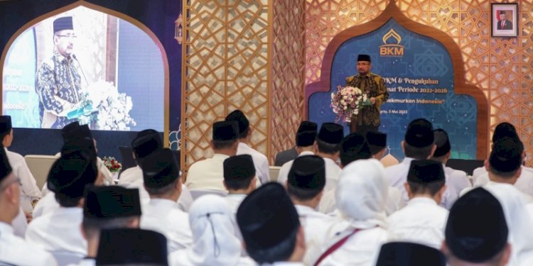 Menteri Agama Yaqut Cholil Qoumas saat mengukuhkan kepengurusan Badan Kesejahteraan Masjid (BKM) Pusat periode 2022-2026/Ist