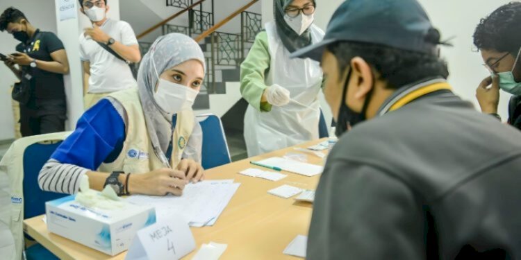 Satgas PP Muhammadiyah saat membantu proses evakuasi WNI dari Sudan di Asrama Haji Jakarta/Ist