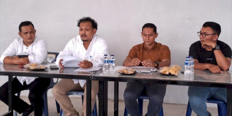  Kuasa Hukum Nazaruddin Dek Gam, Askhalani, Zulkifli dan Pujiaman menggelar konferensi pers di Banda Aceh beberapa waktu lalu/RMOLAceh