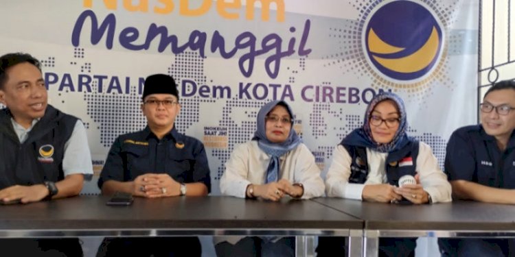 Mantan politikus Gerindra, Affiati, saat datang ke DPP Nasdem Kota Cirebon/Ist