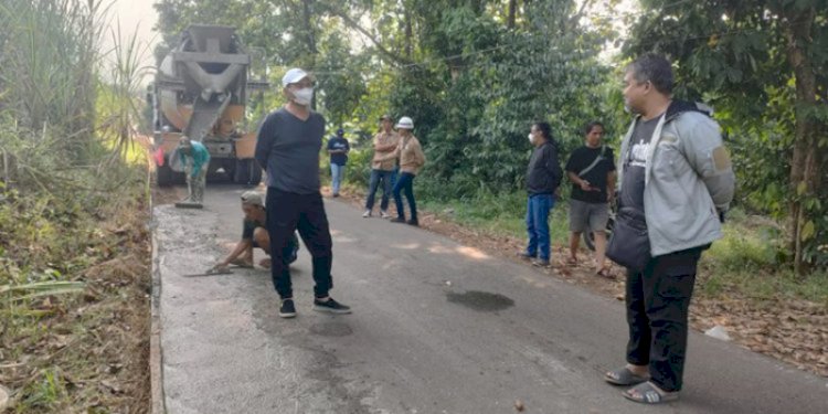Pelebaran jalan di Desa Lebo, Kecamatan Gringsing, Kabupaten Batang/RMOLJateng