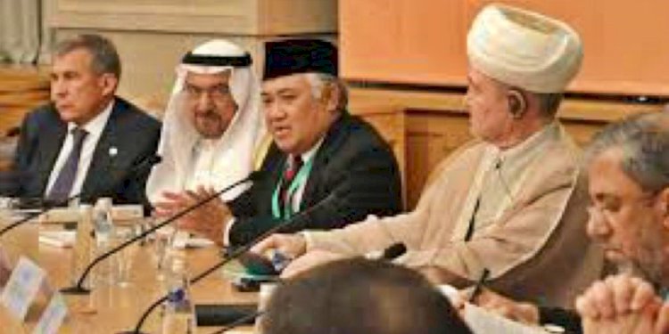 Anggota Grup visi strategis Russia-dunia islam Profesor Din Syamsuddin (berpeci hitam)/lstt