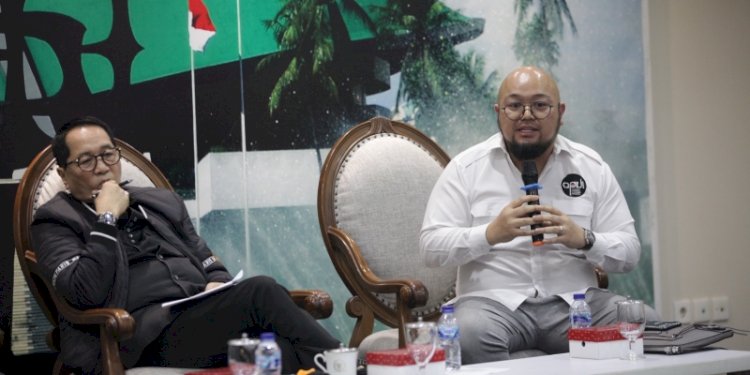 Anggota Badan Legislasi DPR RI Firman SOebagyo (kiri) dan Ketua Umum Asosiasi Personal Vaporizer Indonesia (APVI) Aryo Andrianto/Ist