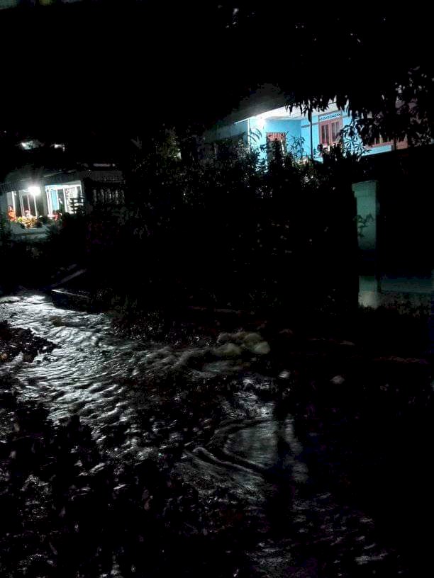 Air bah yang menimpa rumah warga di Desa Sukasari/Ist