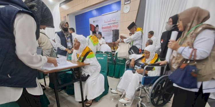 Jemaah Calon Haji (JCH) saat berada di Embarkasi Haji Aceh/RMOLAceh