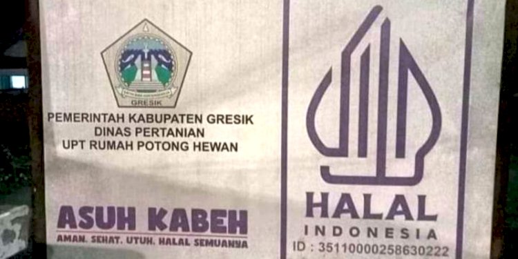 Banner slogan salah satu RPH di Gresik yang diprotes Kemenag setempat/RMOLJatim
