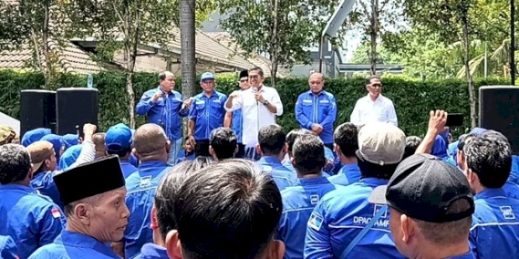 Lokot Nasution berorasi pada Mimbar Umum di Halaman Kantor DPD Demokrat Sumut/RMOLSumut