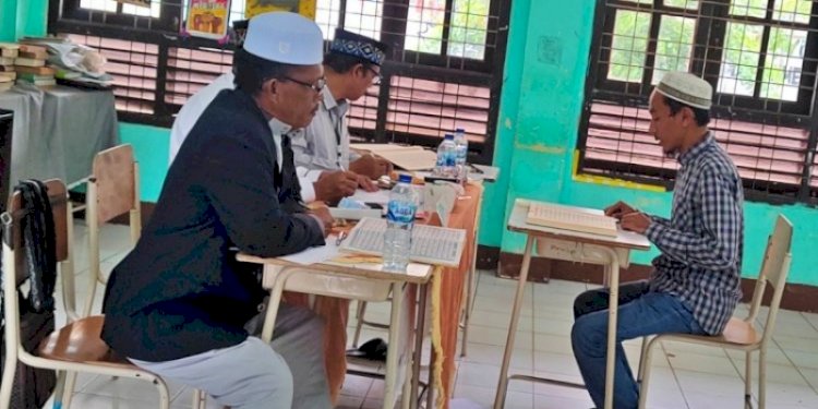 Salah seorang Bacaleg DPRK Banda Aceh saat mengikuti uji mampu baca Alquran Bacaleg DPRK Banda Aceh di SMP Negeri 1 Banda Aceh beberapa waktu lalu/RMOLAceh.