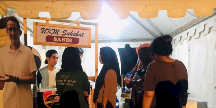 Relawan UMKM Sandi menggelar bazar/Ist